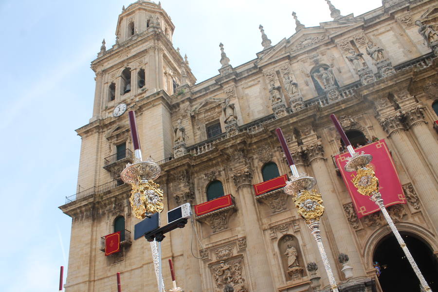 El Corpus se celebró en todos los pueblos, donde las calles lucieron engalanadas y la custodia recorrió las calles