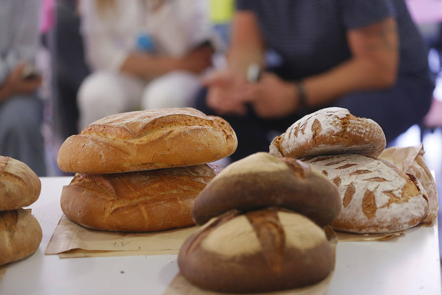 La ciudad acoge la primera semifinal de la 'Ruta española del buen pan', con la participación de obradores de toda Andalucía, y esta tarde hay una cata abierta al público
