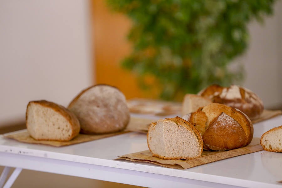 La ciudad acoge la primera semifinal de la 'Ruta española del buen pan', con la participación de obradores de toda Andalucía, y esta tarde hay una cata abierta al público