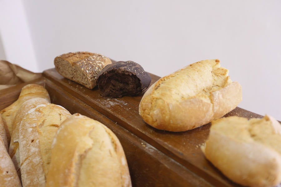 La ciudad acoge la primera semifinal de la 'Ruta española del buen pan', con la participación de obradores de toda Andalucía, y esta tarde hay una cata abierta al público