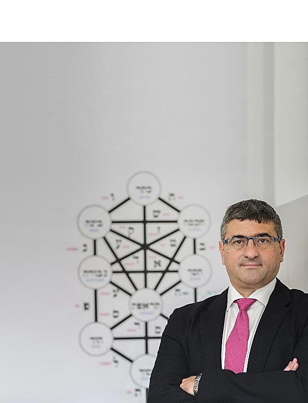 El 'cerebro' español que va a por su sexta tesis: ya es 5 veces doctor