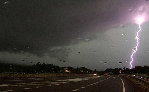 Advertencia urgente de la AEMET: amenaza de agua a mansalva domingo incluido