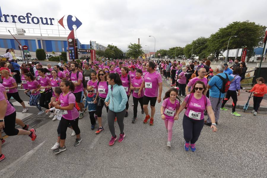 Diez mil corredoras han teñido Granada de rosa. Puede ver más fotos de la carrera de la mujer en  este enlace . 