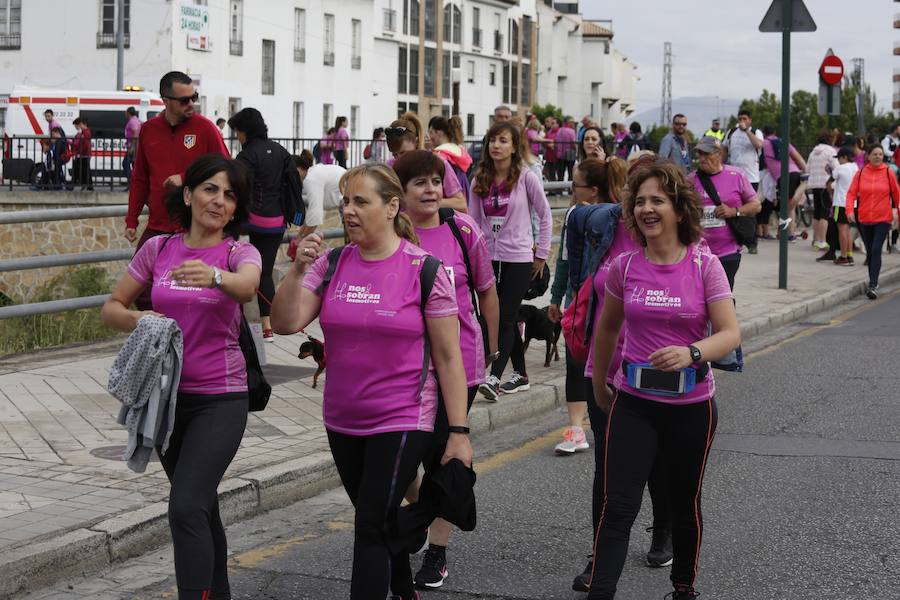 Diez mil corredoras han teñido Granada de rosa. Puede ver más fotos de la carrera de la mujer en  este enlace . 