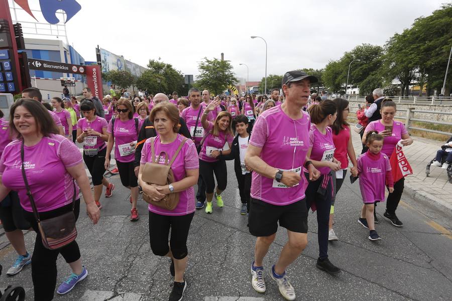 Diez mil corredoras han teñido Granada de rosa. Puede ver más fotos de la carrera de la mujer en  este enlace . 