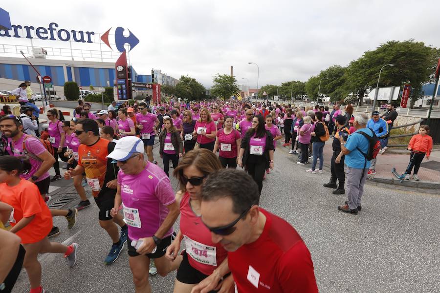 Diez mil corredoras han teñido Granada de rosa. Puede ver más fotos de la carrera de la mujer en  este enlace . 
