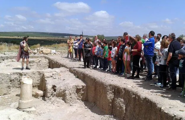 'La Cuerda' mostró los tesoros de Cástulo intercalando las explicaciones con diálogos divertidos. 