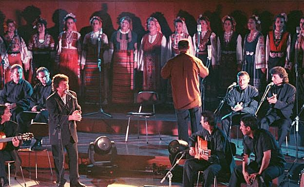 Morente con el Coro de Voces Búlgaras Angelite, en el Falla.