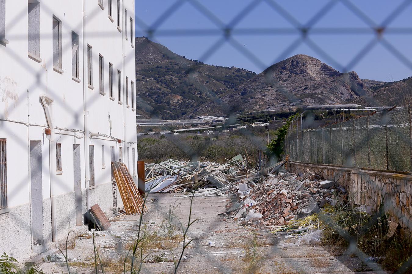 Quieren comprobar con sus propios ojos que las obras no siguen adelante y han establecido una vigilancia por turnos que se mantiene activa las 24 horas del día