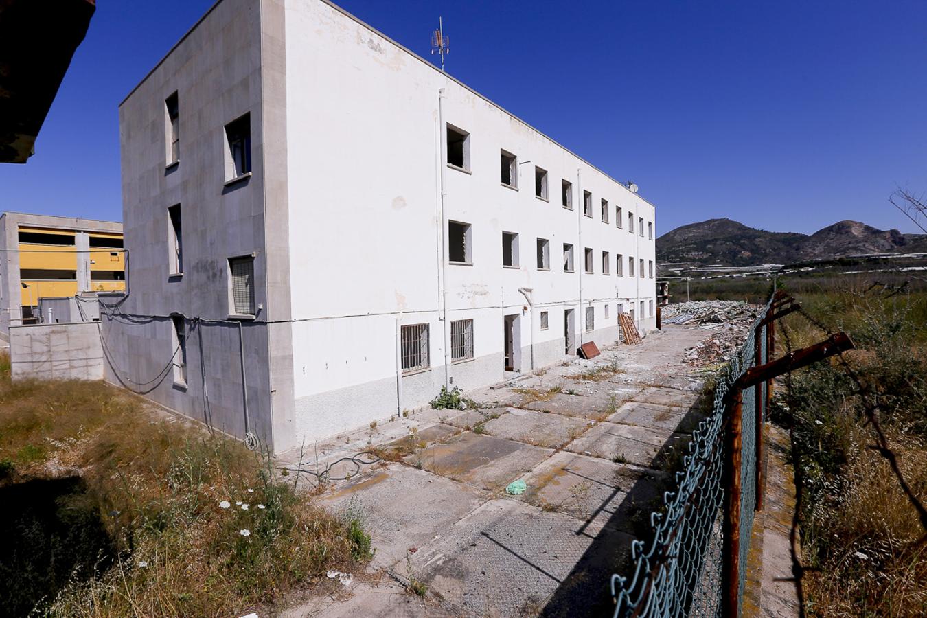 Quieren comprobar con sus propios ojos que las obras no siguen adelante y han establecido una vigilancia por turnos que se mantiene activa las 24 horas del día