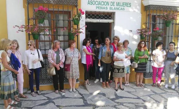 Concentración de mujeres ayer en Estepona. :