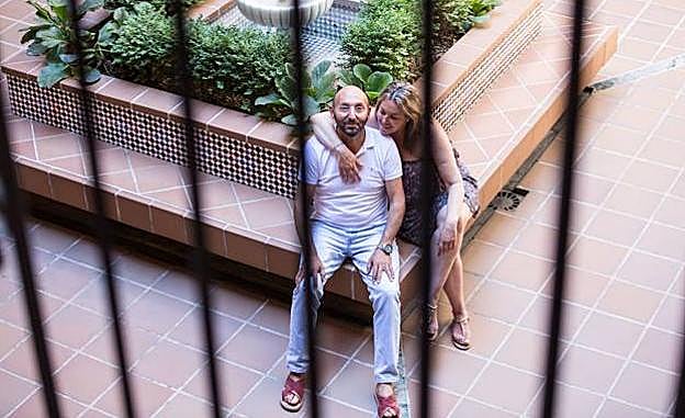 Cárcel para el expapa de El Palmar de Troya y su pareja por un robo con violencia