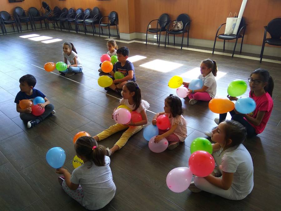 Más de una decena de críos han disfrutado de una actividad divertida y creativa