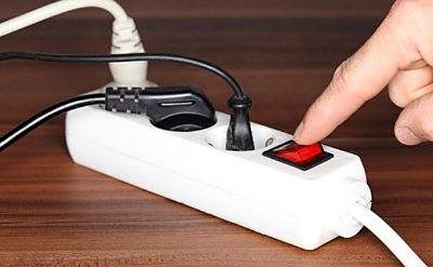 Alerta de la Policía sobre los aparatos eléctricos: el detalle en el que debes fijarte para evitar incendios