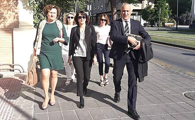 El juzgado de Granada da los primeros pasos para el posible procedimiento al abogado de Juana Rivas