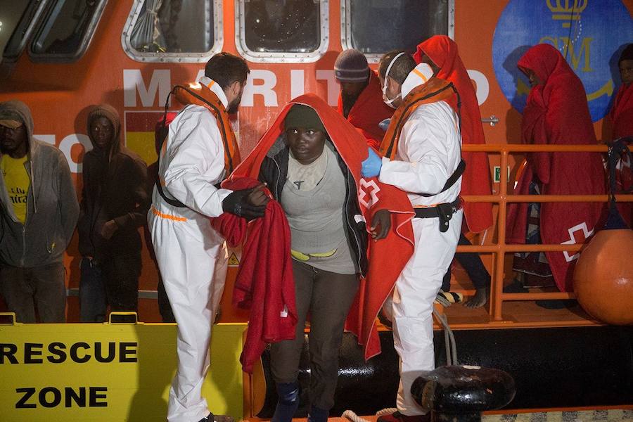 Entre ellos viajaban siete mujeres y siete menores a bordo de una embarcación procedente del norte de Marruecos