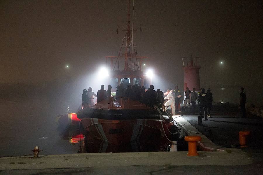 Entre ellos viajaban siete mujeres y siete menores a bordo de una embarcación procedente del norte de Marruecos