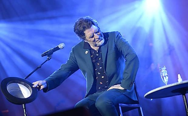 Joaquín Sabina recibe duras críticas en las redes por dejar al público en pleno concierto