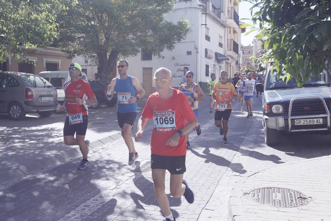 Manuel Santiago y Claudia Estévez se sobreponen al calor en Dúrcal