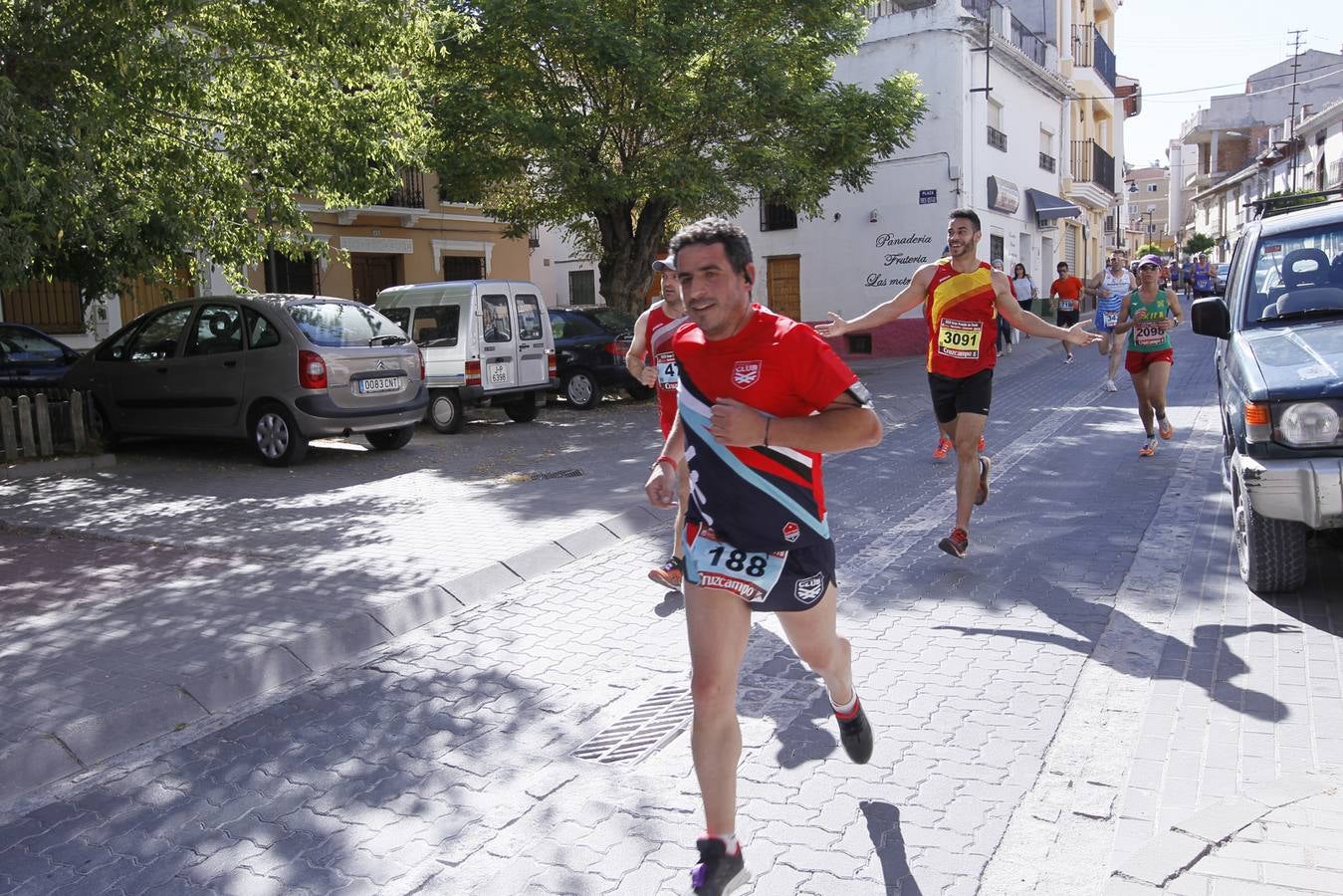 Manuel Santiago y Claudia Estévez se sobreponen al calor en Dúrcal