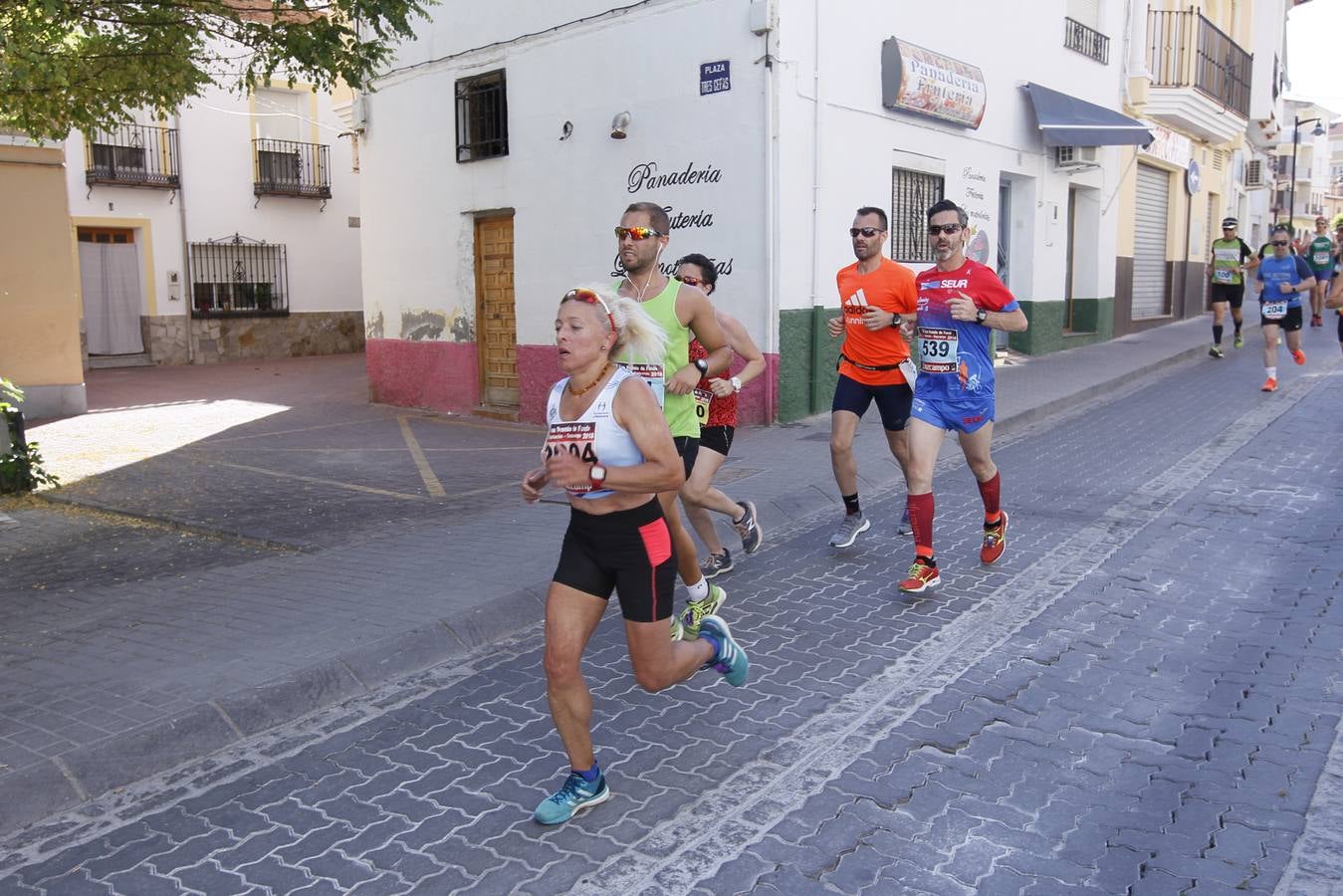 Manuel Santiago y Claudia Estévez se sobreponen al calor en Dúrcal