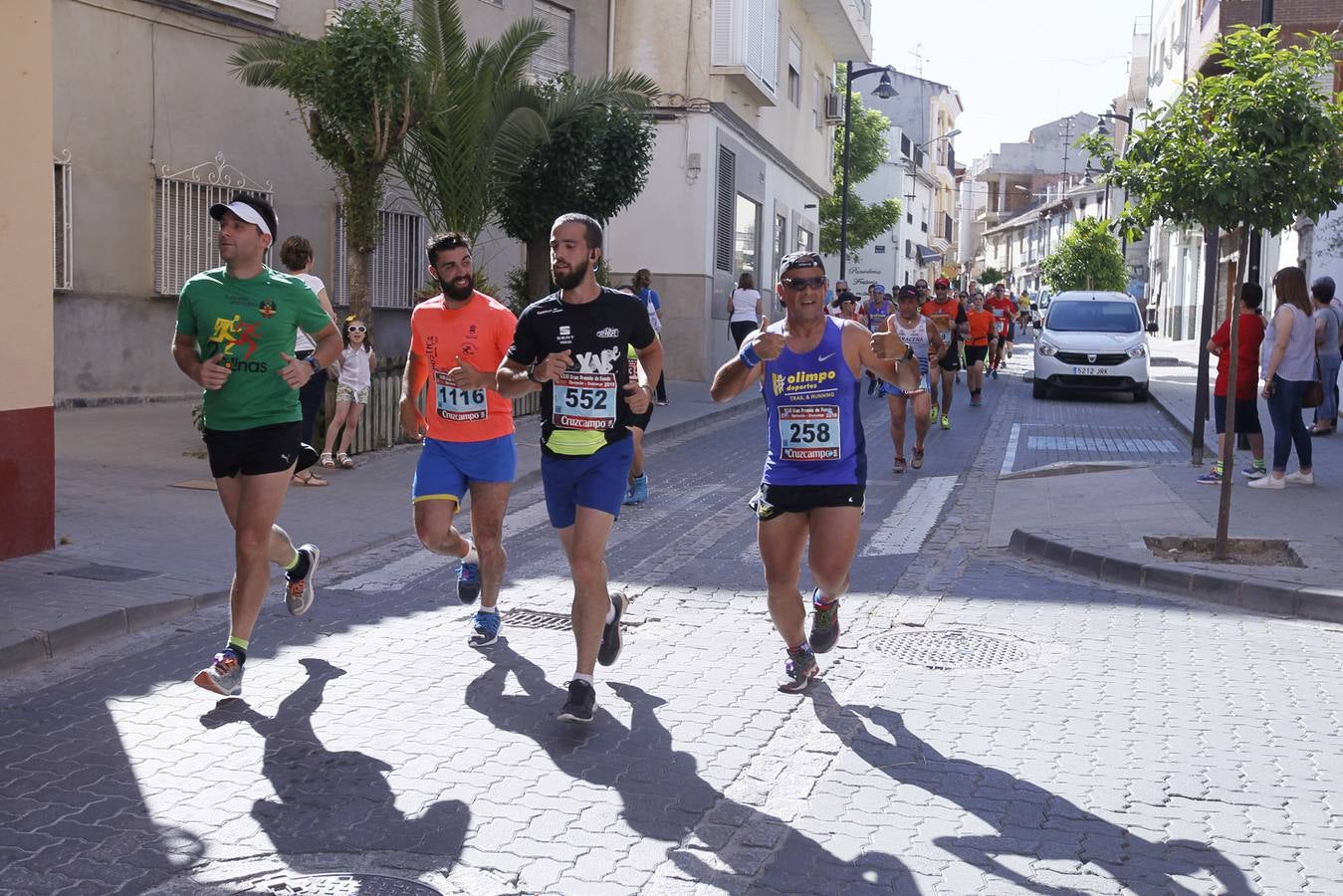 Manuel Santiago y Claudia Estévez se sobreponen al calor en Dúrcal