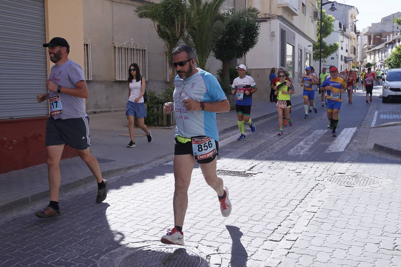 Manuel Santiago y Claudia Estévez se sobreponen al calor en Dúrcal