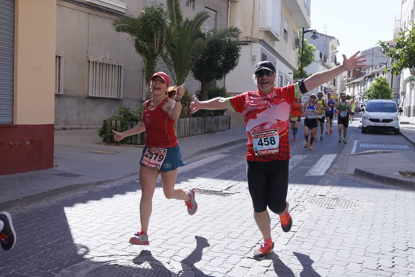 Manuel Santiago y Claudia Estévez se sobreponen al calor en Dúrcal