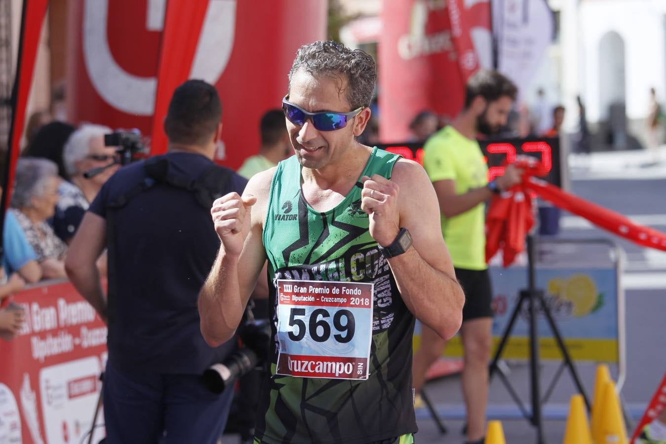 Manuel Santiago y Claudia Estévez se sobreponen al calor en Dúrcal