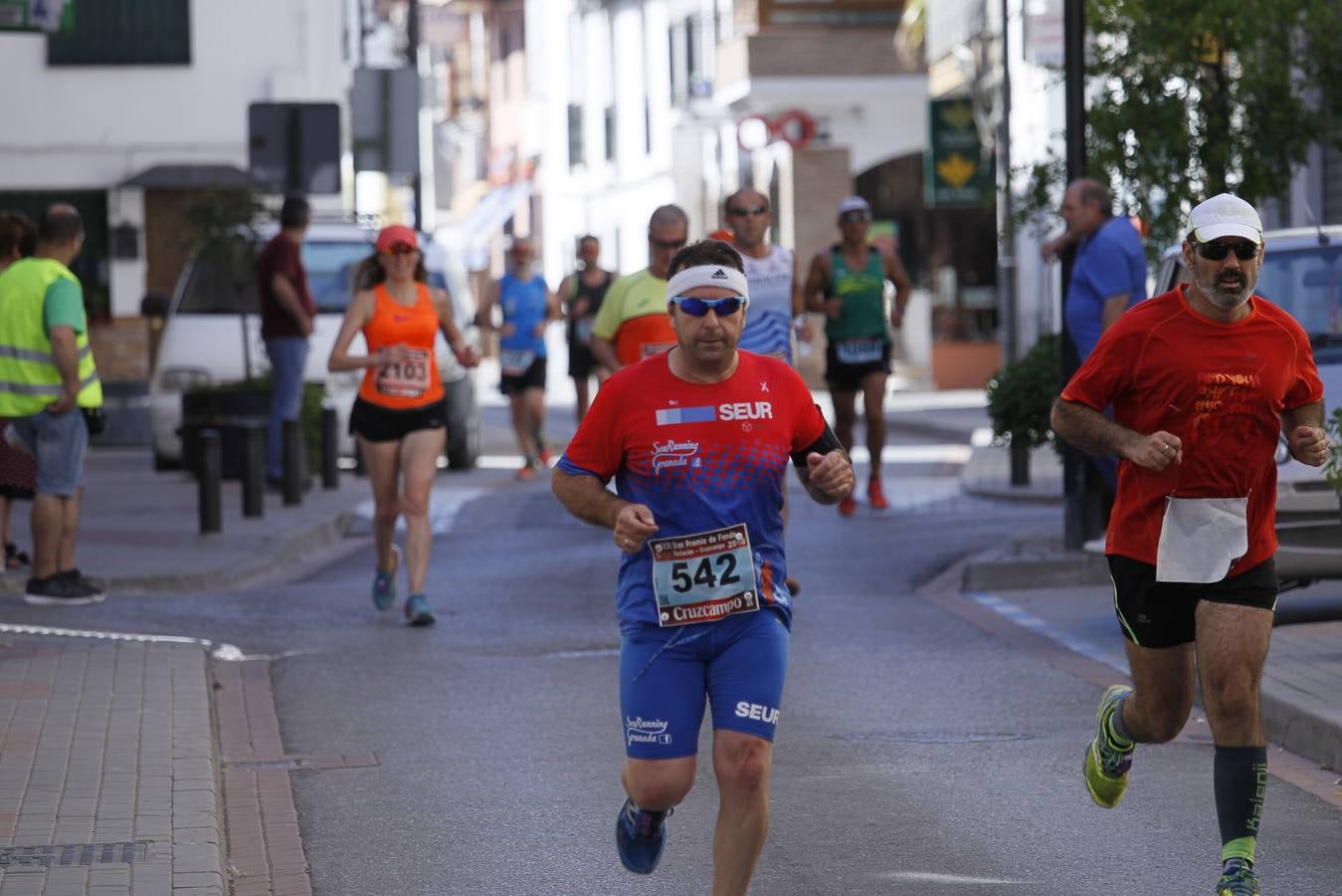 Manuel Santiago y Claudia Estévez se sobreponen al calor en Dúrcal