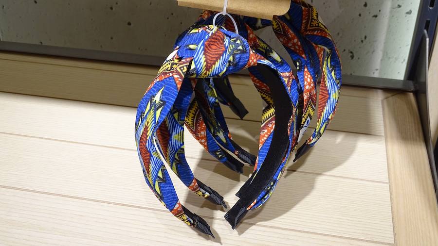 Es perfecto para lucirlo con tu look más playero y combatir el calor