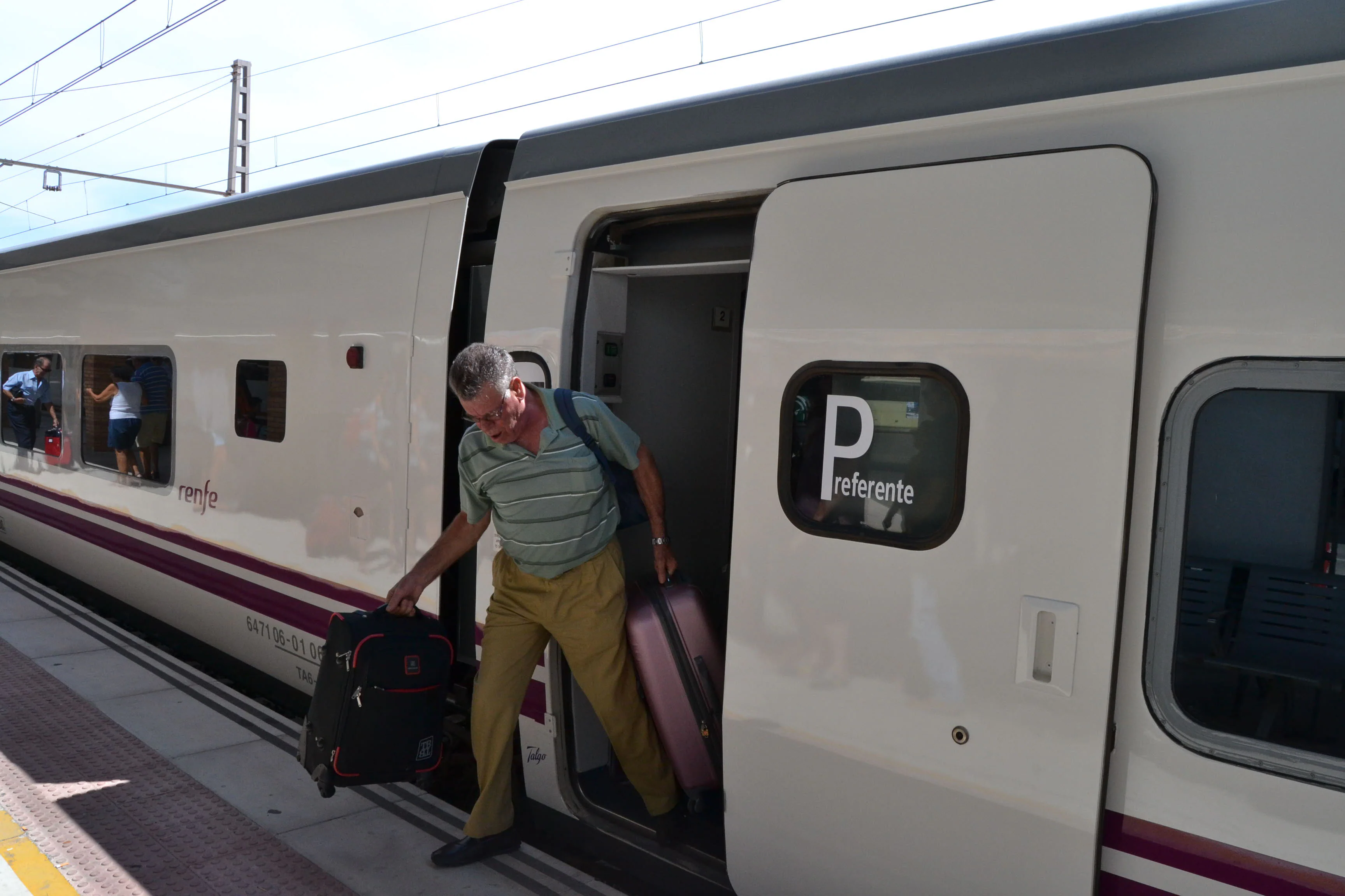 Retraso de más de dos horas y media del Talgo entre Madrid y Almería 