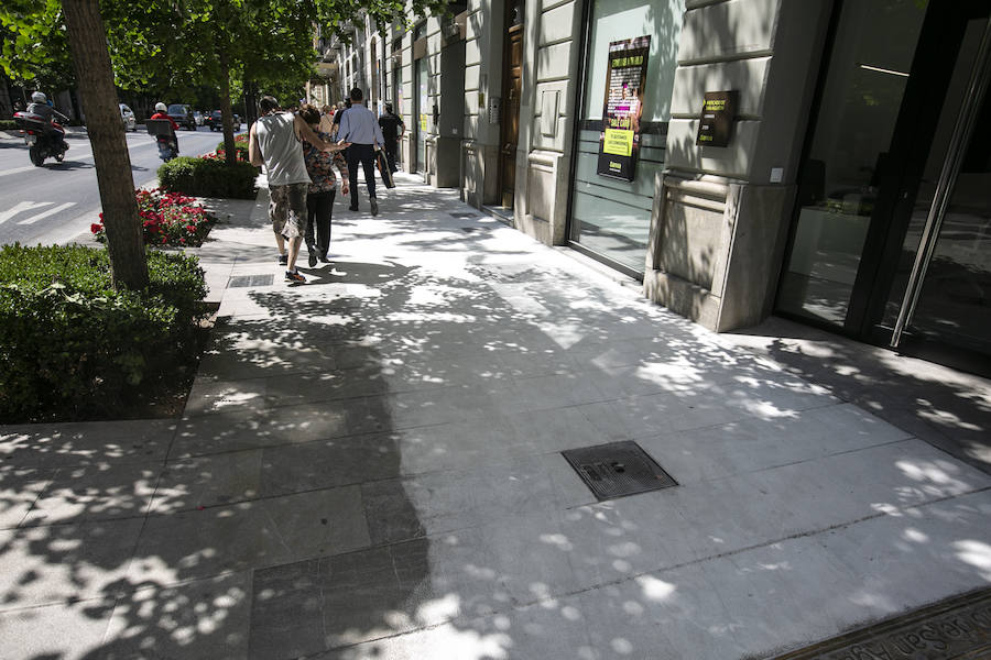 Esta actuación, habitual por estas fechas, se conoce técnicamente como abujardado y permite crear una capa dentada en el suelo que favorece la sujección