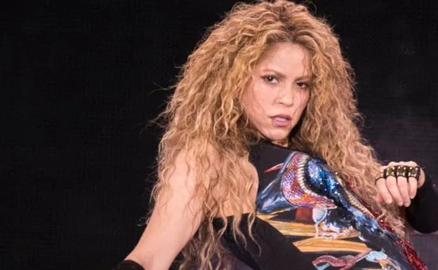 Gran escándalo por el símbolo nazi que Shakira usa en su gira