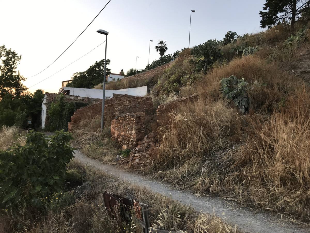 Tres de los nuevos lugares en runas de Granada se sitúan en la calle Perchel Bajo.