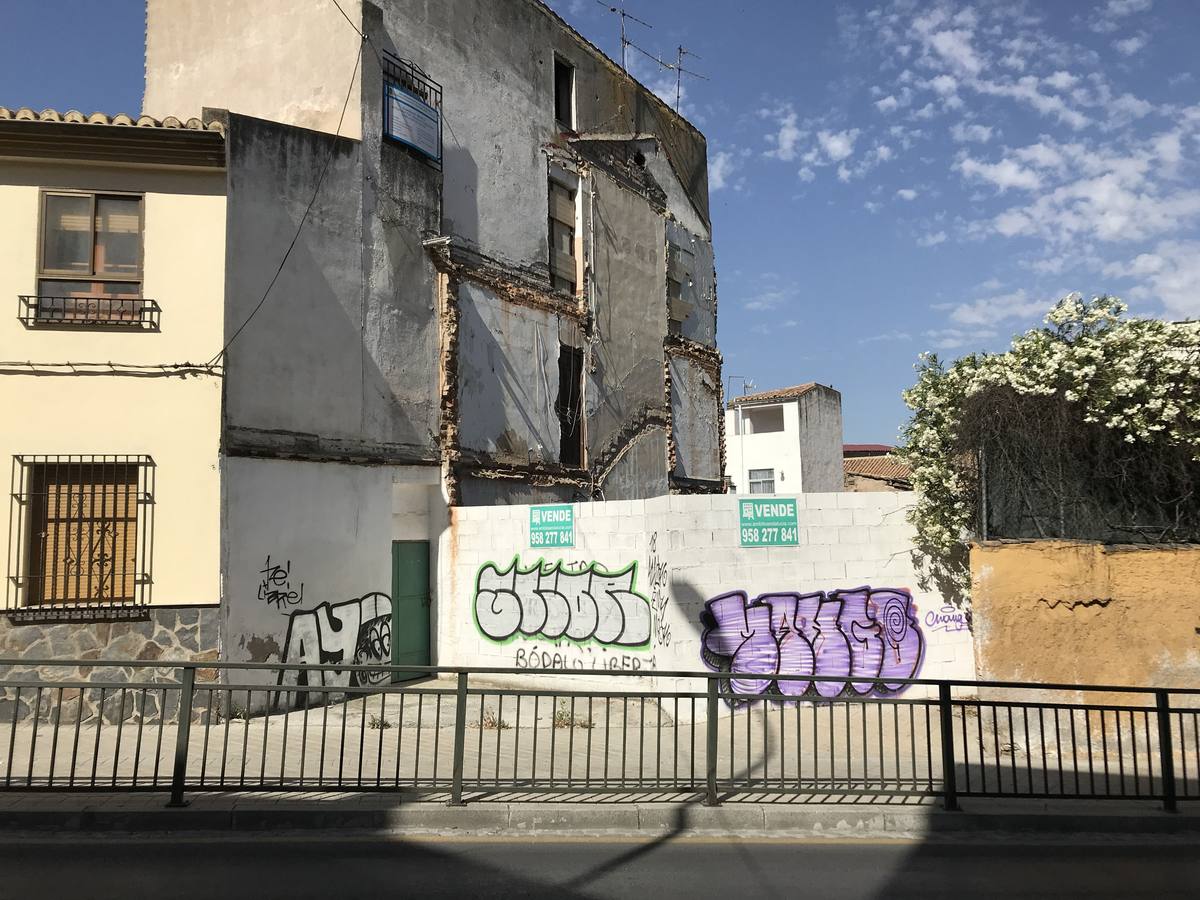 El edificio de Carretera de Murcia número 2 está declarado ruina física inminente y se recomienda su demolición.