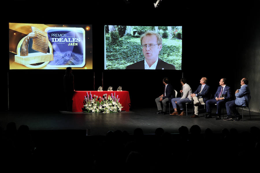 En la entrega de los IDEALES hubo emoción, risas y en los discursos también hubo cabida para las reivindicaciones