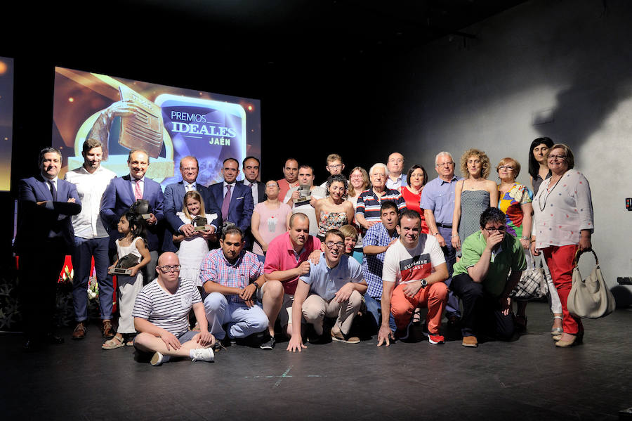 En la entrega de los IDEALES hubo emoción, risas y en los discursos también hubo cabida para las reivindicaciones