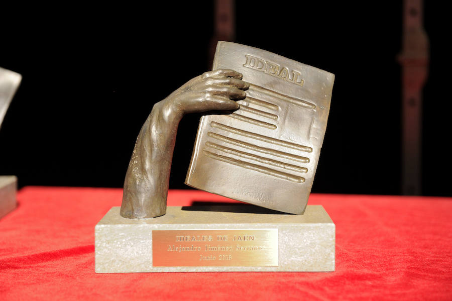 En la entrega de los IDEALES hubo emoción, risas y en los discursos también hubo cabida para las reivindicaciones