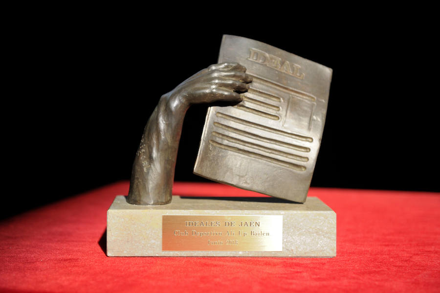 En la entrega de los IDEALES hubo emoción, risas y en los discursos también hubo cabida para las reivindicaciones