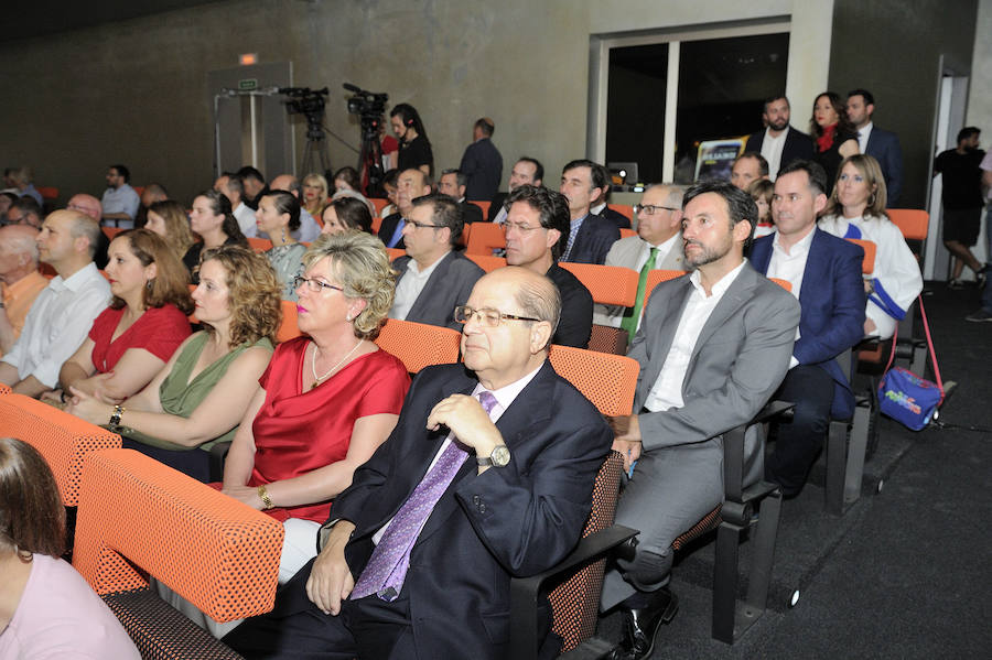 En la entrega de los IDEALES hubo emoción, risas y en los discursos también hubo cabida para las reivindicaciones