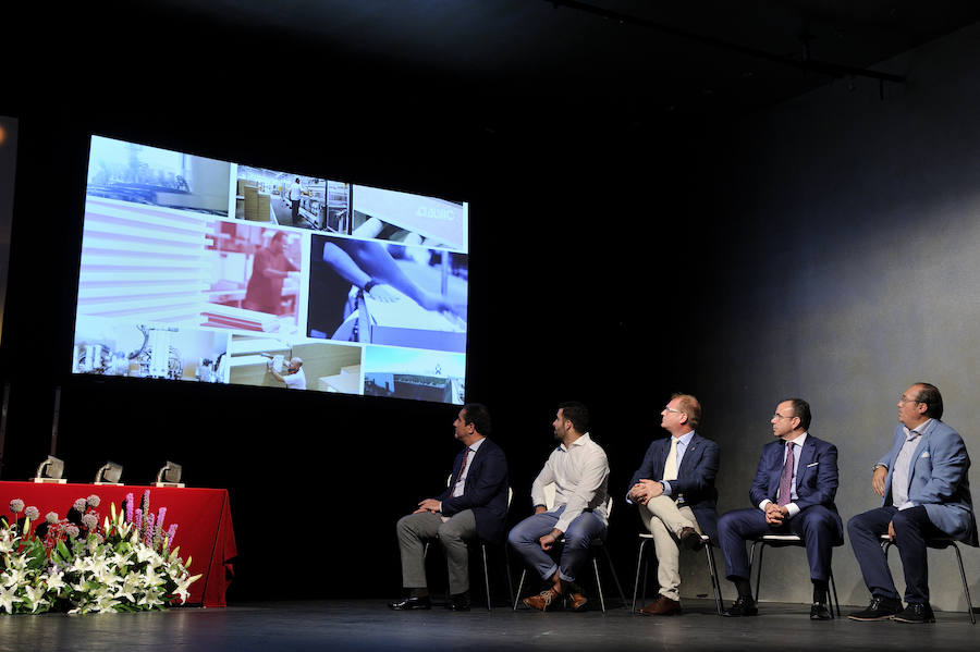 En la entrega de los IDEALES hubo emoción, risas y en los discursos también hubo cabida para las reivindicaciones