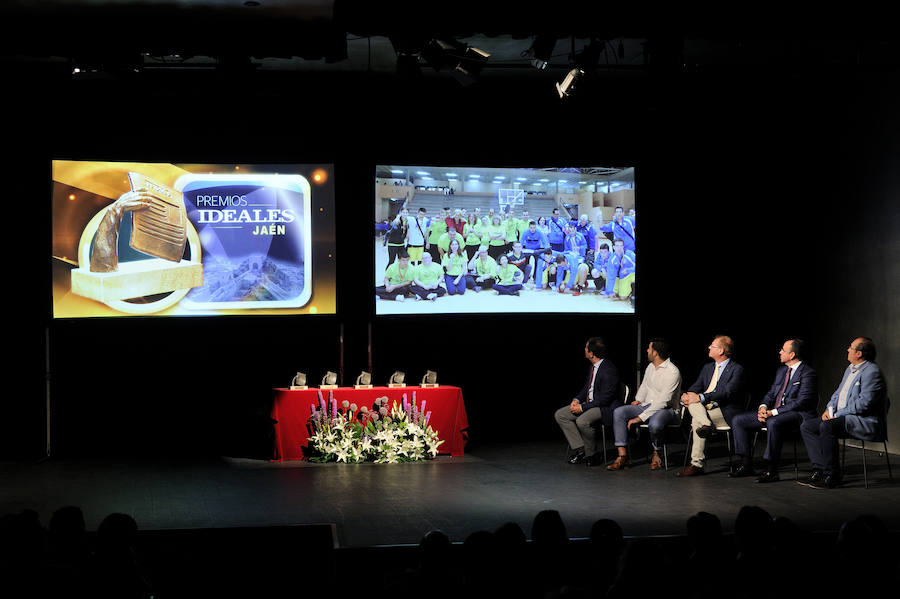En la entrega de los IDEALES hubo emoción, risas y en los discursos también hubo cabida para las reivindicaciones