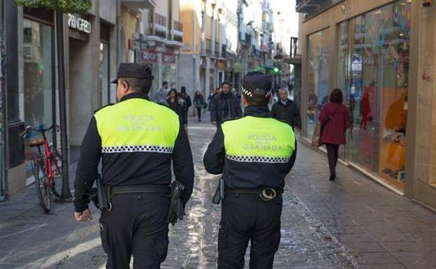 Van a silenciar una fiesta en un piso y hallan una bici amarilla pintada de negro