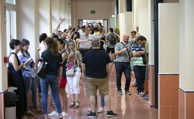 Prohibido ir en pantalón corto y chanclas en las oposiciones de Secundaria en Granada