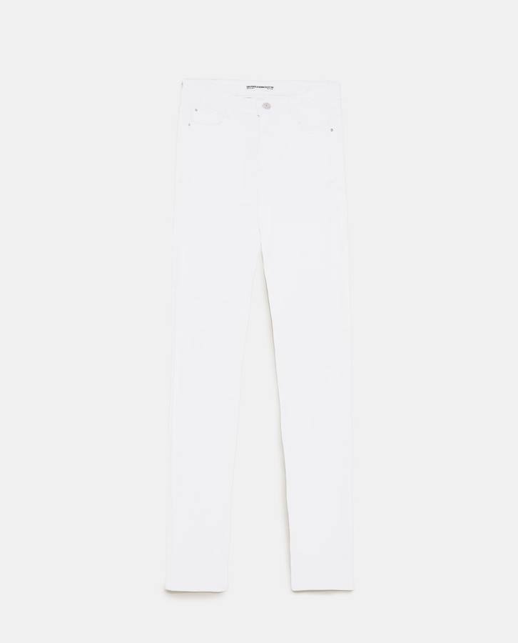 Otro punto a su favor es que se encuentra disponible en un tallaje más amplio al habitual, llegando a la talla 46