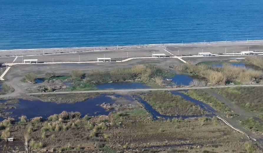 Bandera Negra 1.-Playa del Peñón y la Guardia de Salobreña| Consecuencias de las lluvias en la zona urbanizada.