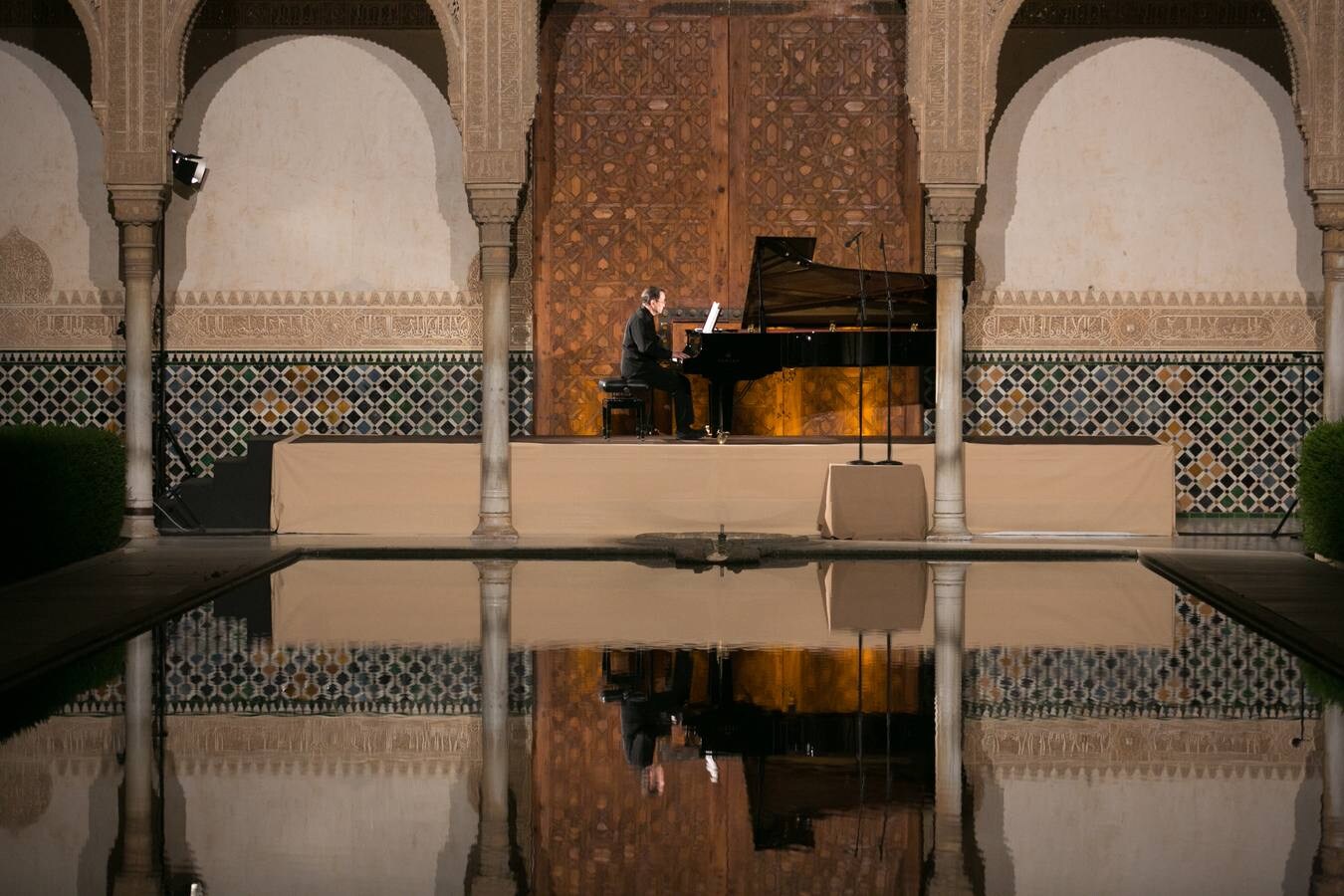 El pianista francés sumergió a los presentes en el complejo mundo impresionista del compositor