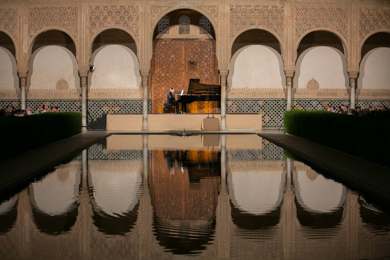 El pianista francés sumergió a los presentes en el complejo mundo impresionista del compositor