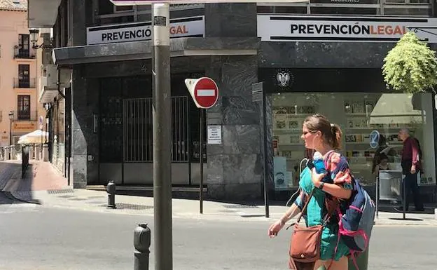 ¿Te has fijado? El detalle de las nuevas señales de Granada por el que todos hablan de ellas